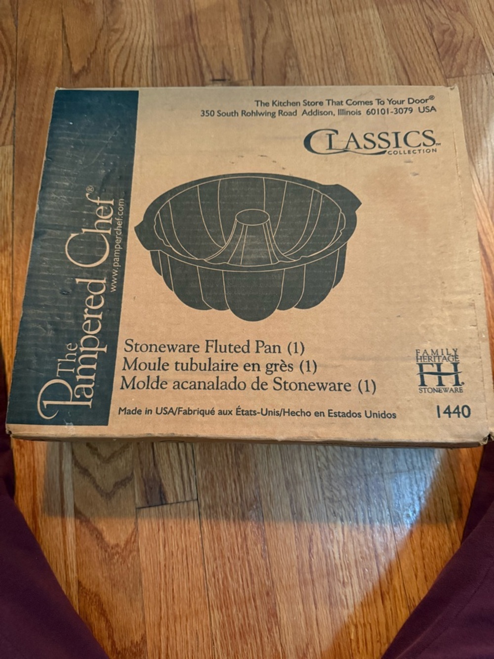 NIB The Pampered Chef Family Heritage Collection Stoneware 10" Fluted Pan #1440